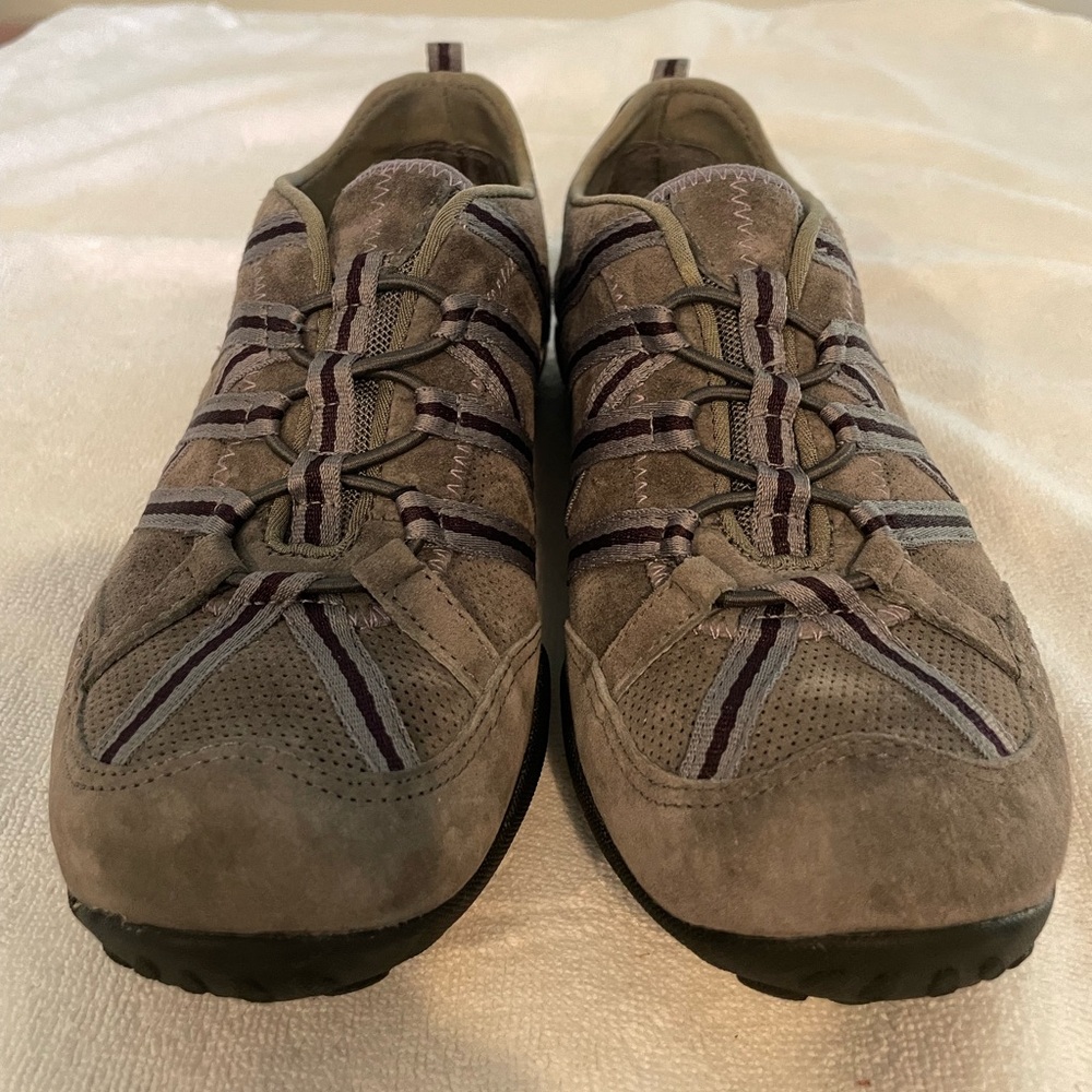 Women’s CLARKS shoes - size 7M
